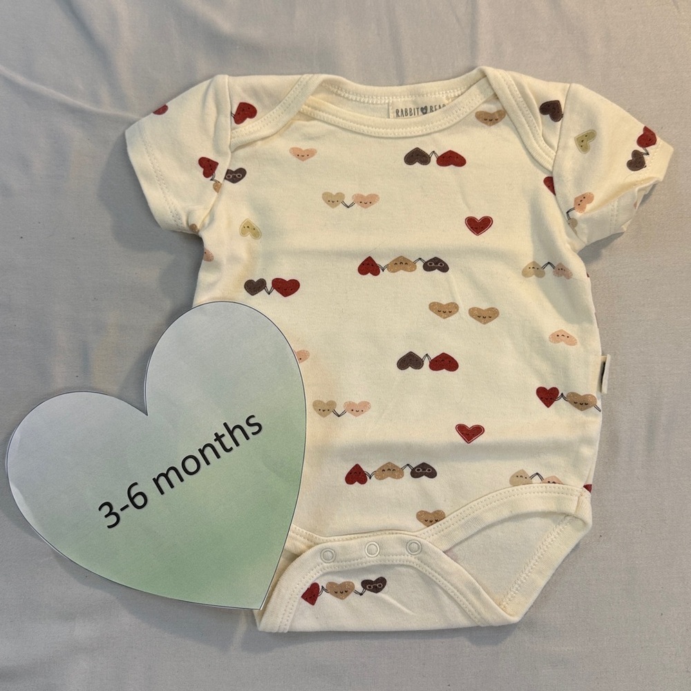 Rabbit + Bear - Organic Cotton Short Sleeve Heart Pattern Baby Onesie